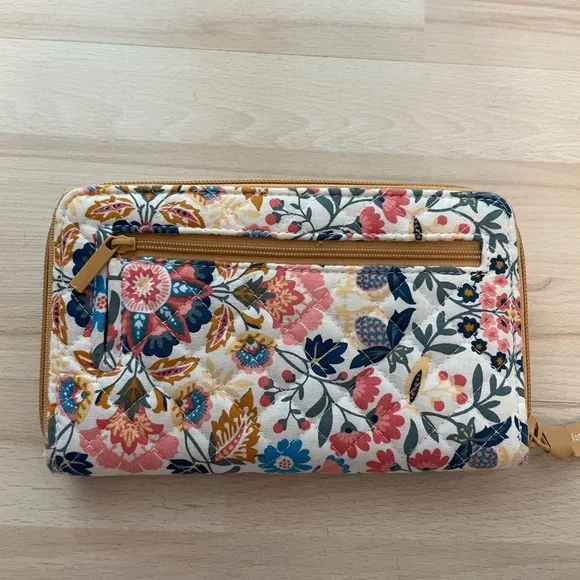EUC - Vera Bradley Turnlock Wallet in Enchanted Mandala - Picture 4 of 12